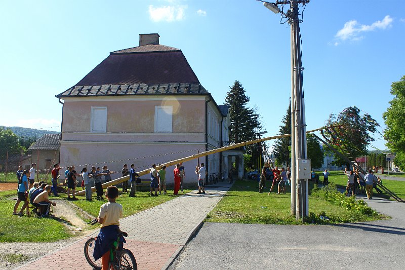 Stavanie maja (16).JPG